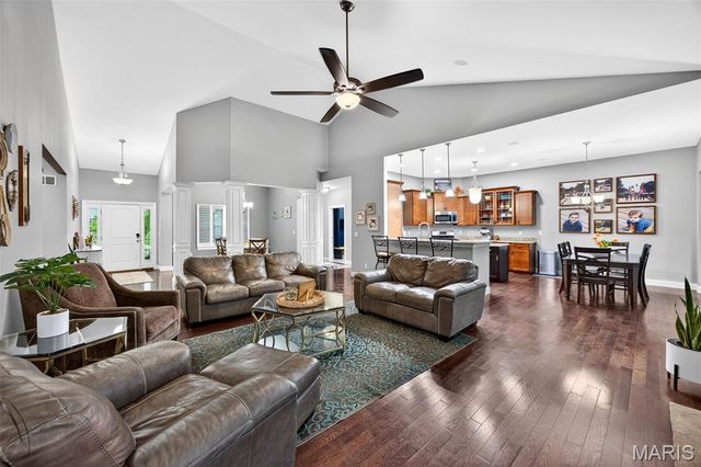 704 Wyndgate Estates Drive, Des Peres, MO 63131