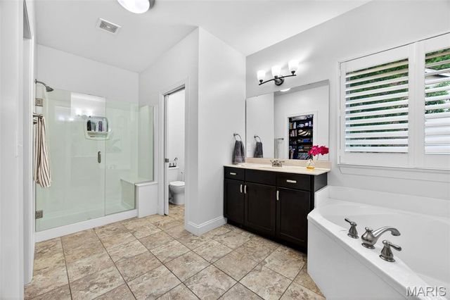 704 Wyndgate Estates Drive, Des Peres, MO 63131