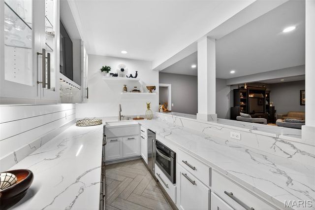704 Wyndgate Estates Drive, Des Peres, MO 63131