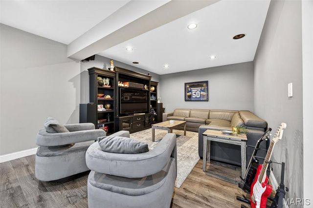 704 Wyndgate Estates Drive, Des Peres, MO 63131