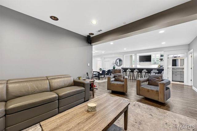 704 Wyndgate Estates Drive, Des Peres, MO 63131