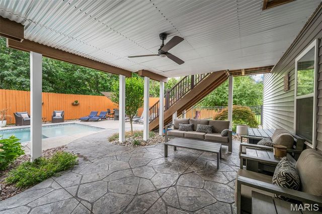 704 Wyndgate Estates Drive, Des Peres, MO 63131