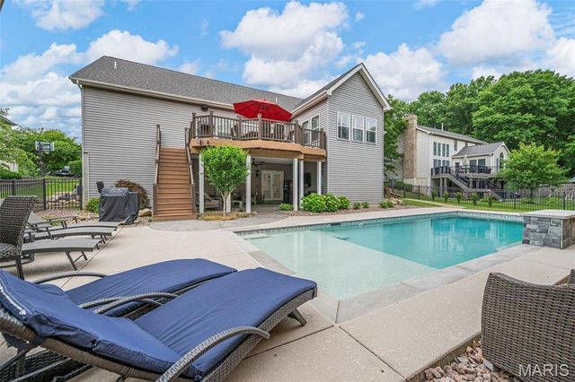 704 Wyndgate Estates Drive, Des Peres, MO 63131