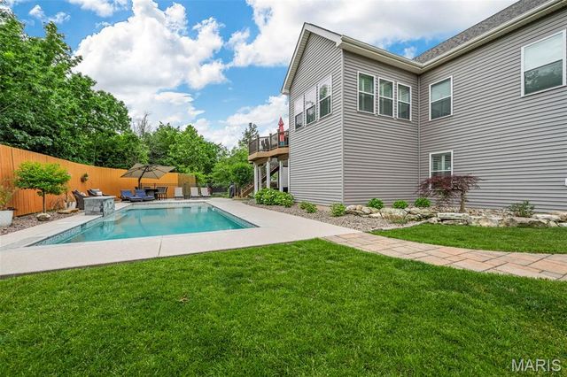 704 Wyndgate Estates Drive, Des Peres, MO 63131