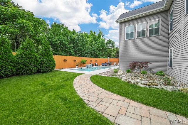 704 Wyndgate Estates Drive, Des Peres, MO 63131