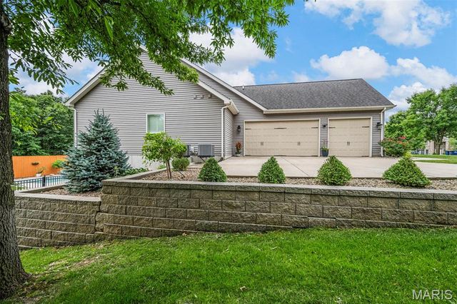 704 Wyndgate Estates Drive, Des Peres, MO 63131