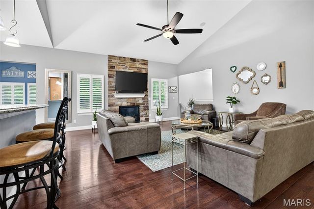 704 Wyndgate Estates Drive, Des Peres, MO 63131