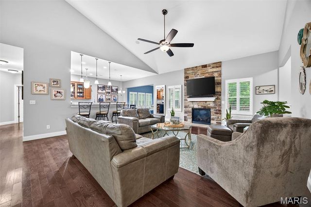 704 Wyndgate Estates Drive, Des Peres, MO 63131