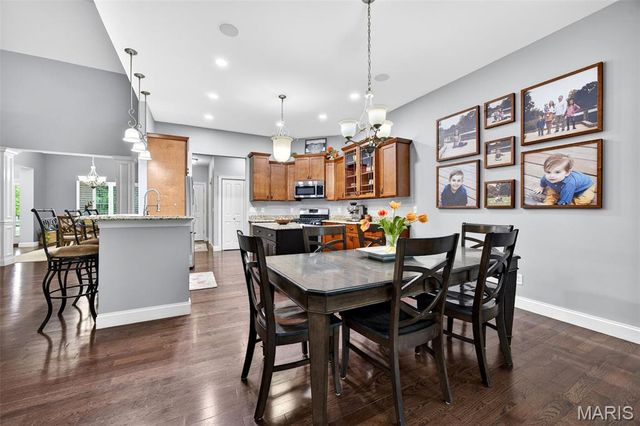 704 Wyndgate Estates Drive, Des Peres, MO 63131