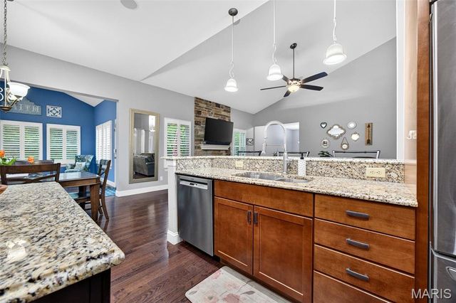 704 Wyndgate Estates Drive, Des Peres, MO 63131