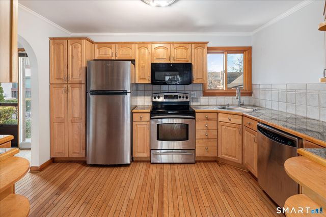 135 Courtland Avenue APT 13, Stamford, CT 06902