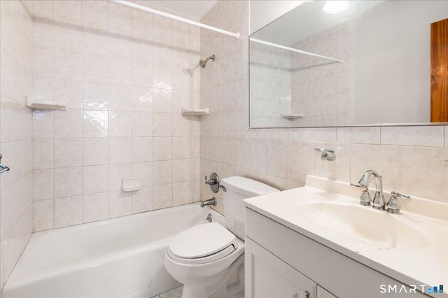 135 Courtland Avenue APT 13, Stamford, CT 06902