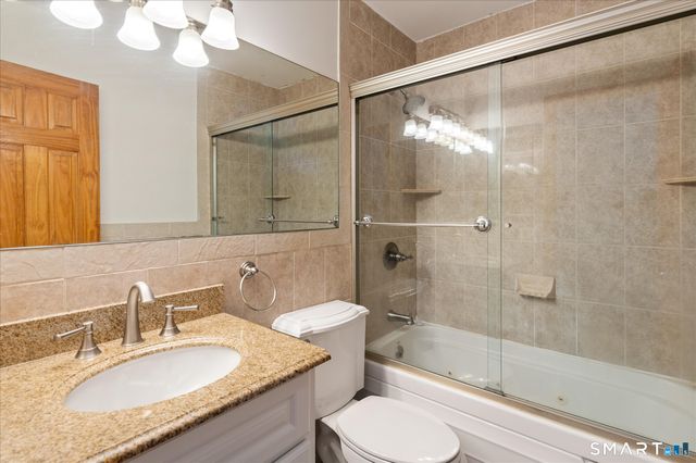 135 Courtland Avenue APT 13, Stamford, CT 06902