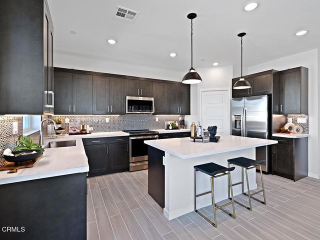 3822 Silvergrass Lane, Piru, CA 93040