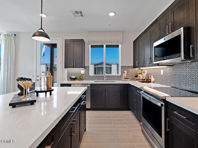 3822 Silvergrass Lane, Piru, CA 93040