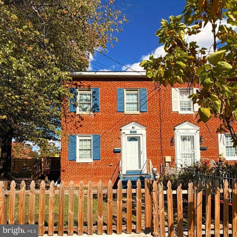 1021 BOOKER DR, Capitol Heights, MD 20743