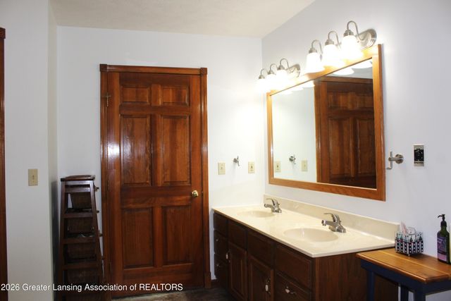 138 Canterbury Drive, Charlotte, MI 48813