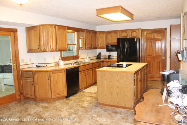 138 Canterbury Drive, Charlotte, MI 48813