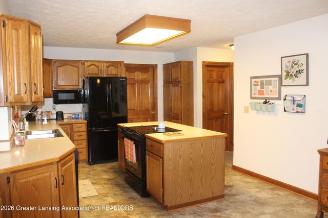 138 Canterbury Drive, Charlotte, MI 48813