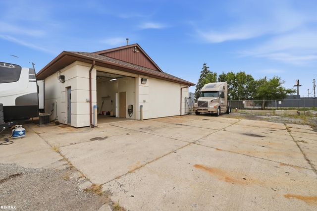 2075 Kenney Avenue, Warren, MI 48091