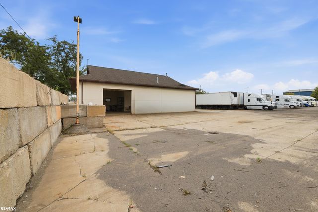 2075 Kenney Avenue, Warren, MI 48091