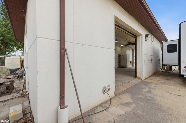 2075 Kenney Avenue, Warren, MI 48091