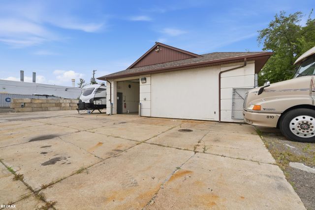 2075 Kenney Avenue, Warren, MI 48091