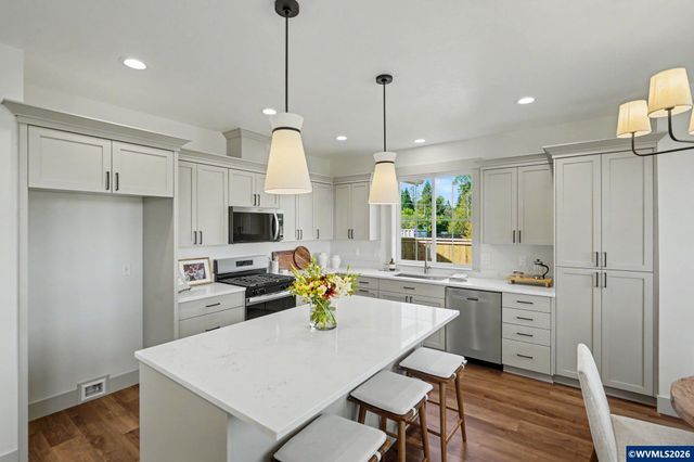 5662 49th Av NE, Salem, OR 97305