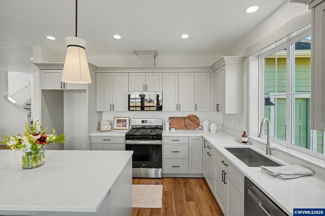 5662 49th Av NE, Salem, OR 97305