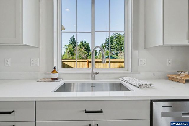 5662 49th Av NE, Salem, OR 97305