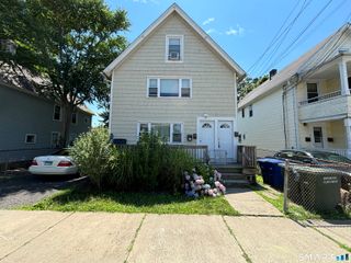 8-10 Jetland Place, Bridgeport, CT 06605