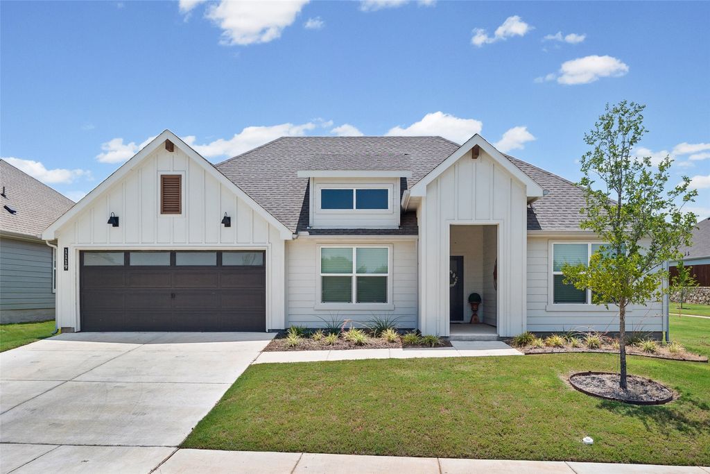 1119 Keystone Drive, Granbury, TX 76048