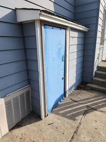 264 N Jackson Street 2, Elgin, IL 60123