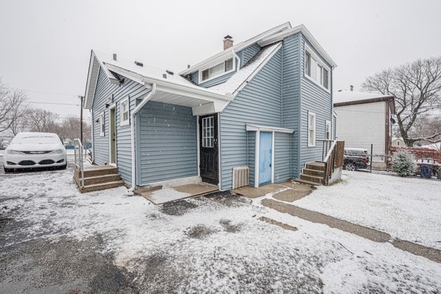 264 N Jackson Street 2, Elgin, IL 60123