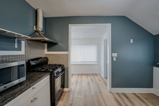 264 N Jackson Street 2, Elgin, IL 60123