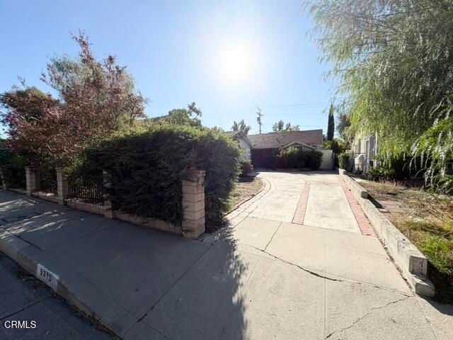 5213 Don Pio Drive, Los Angeles, CA 91364