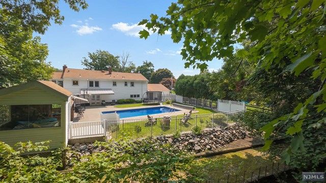 36 Laggner Court, Hawthorne, NJ 07506