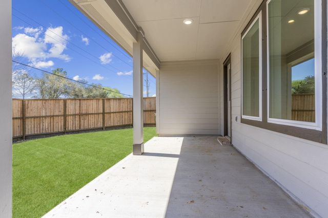 1242 Sandy Shore Lane, Iowa Colony, TX 77583