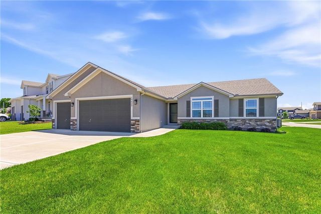 19625 W 197th Street, Spring Hill, KS 66083
