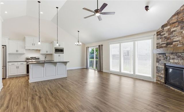 19625 W 197th Street, Spring Hill, KS 66083