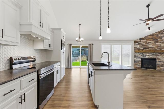 19625 W 197th Street, Spring Hill, KS 66083