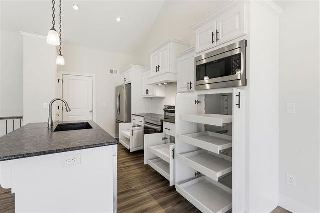 19625 W 197th Street, Spring Hill, KS 66083