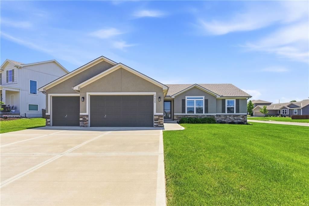 19625 W 197th Street, Spring Hill, KS 66083