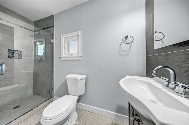 833 W 98th, Los Angeles, CA 90044