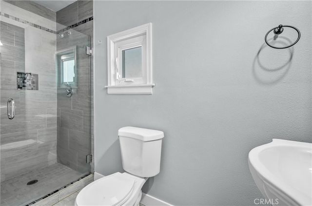 833 W 98th, Los Angeles, CA 90044
