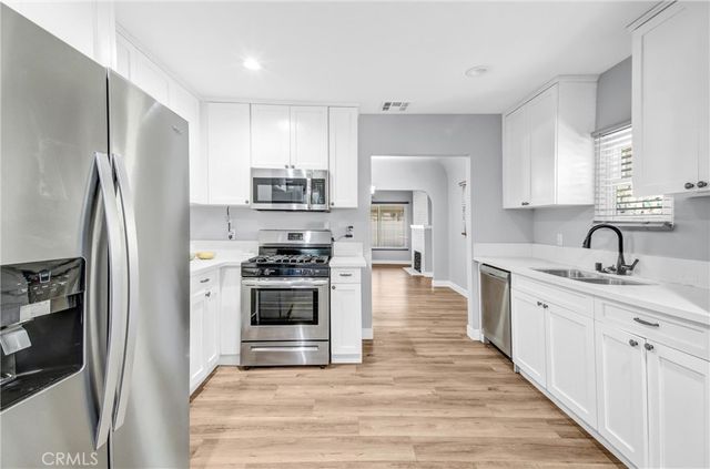 833 W 98th, Los Angeles, CA 90044