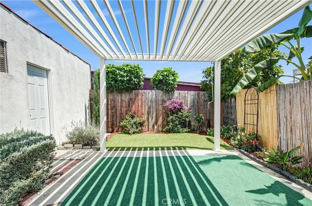 833 W 98th, Los Angeles, CA 90044