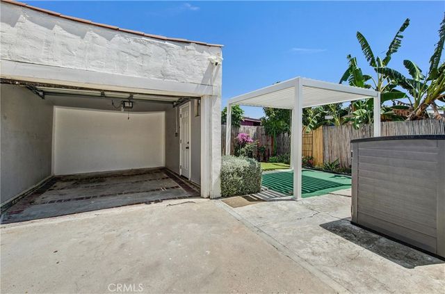 833 W 98th, Los Angeles, CA 90044