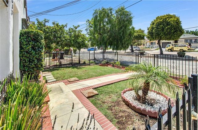 833 W 98th, Los Angeles, CA 90044