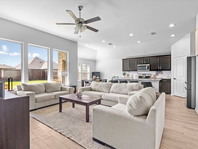 9929 Mescalbean Boulevard, Fort Worth, TX 76036